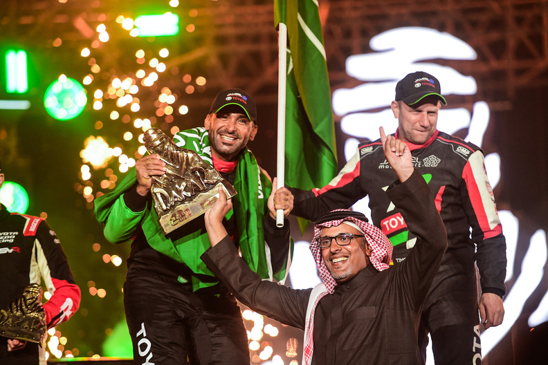 يزيد الراجحي يتوج بلقب رالي داكار
